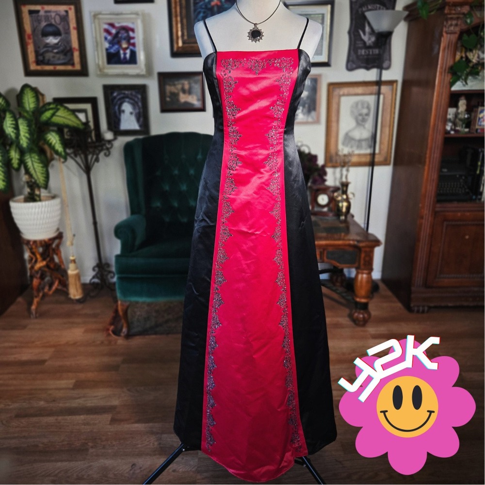 Debut Prom Dress Vintage 90s Y2K Black Red Satin Embroidered Gown Formal Size 11